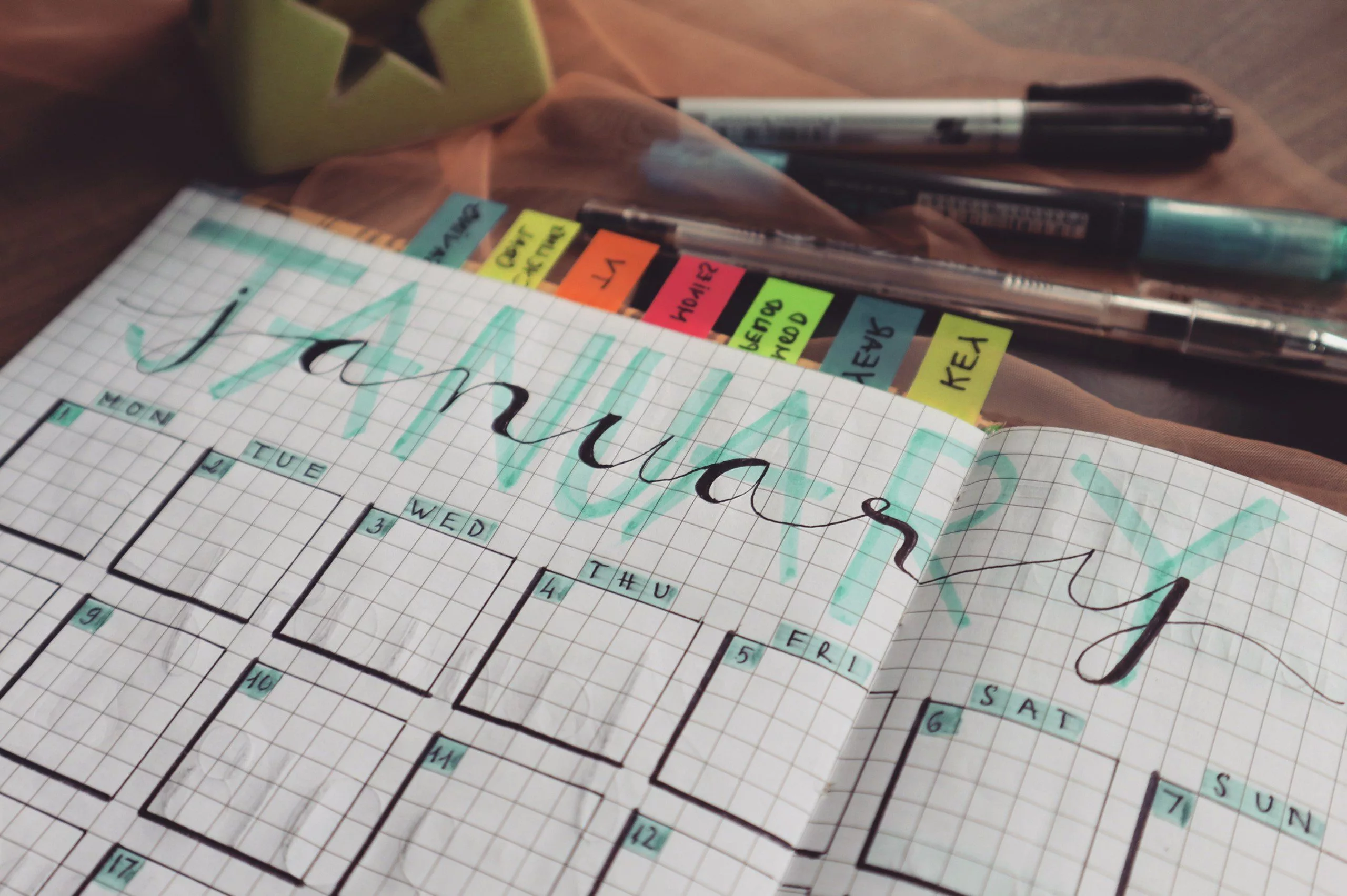 How Do Deadline Dates Impact Critical Path Calculations in Microsoft Project?