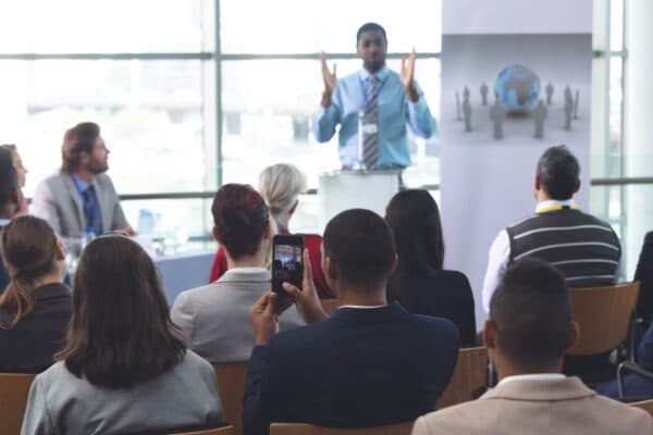 Working as an Introvert in an Extroverted World: 6 Tips for Introverts to Manage Presentation Anxiety